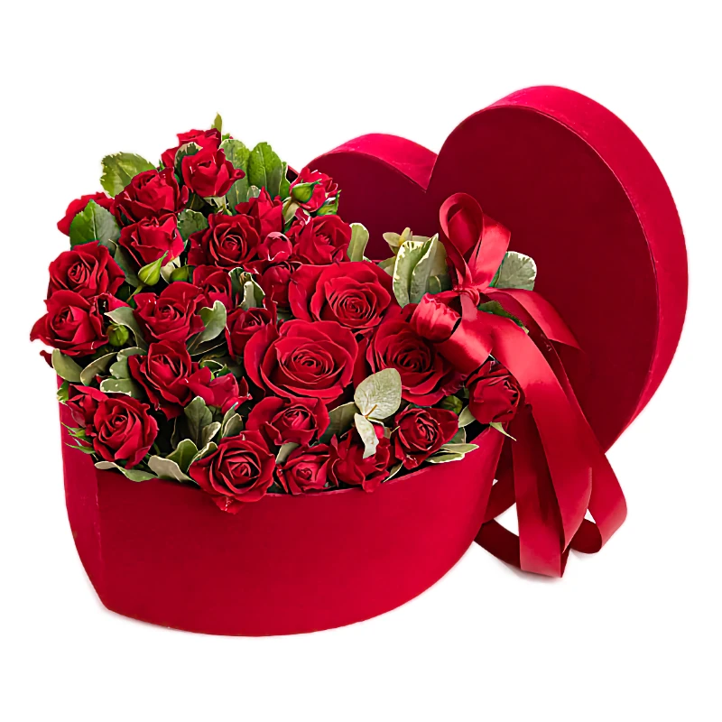 Композиция из 15 кустовых красных роз в форме сердца